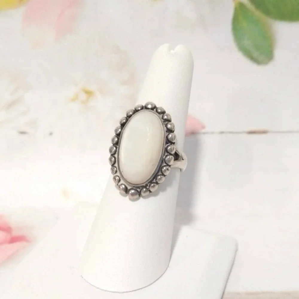 Antique Mother Of Pearl Oval Ring Sterling Silver Navajo Native Size 7.25 - Picture 3 of 16